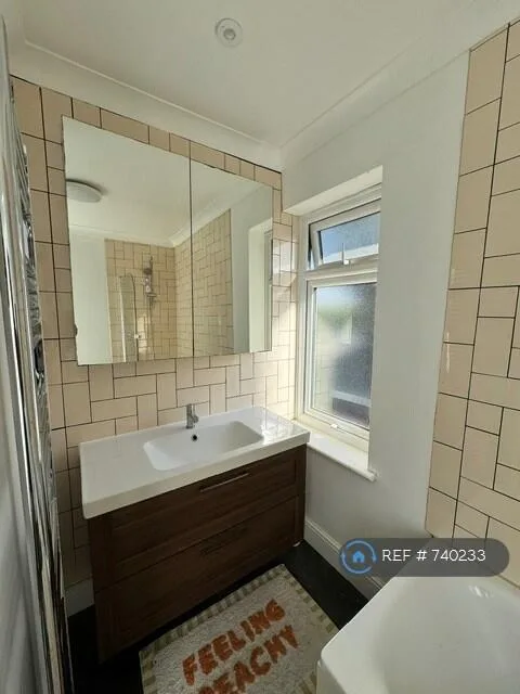 3 bedroom end of terrace house for rent