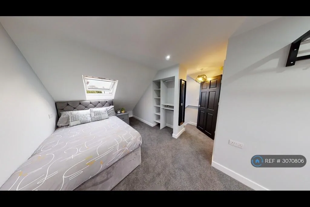 5 bedroom semi-detached house for rent