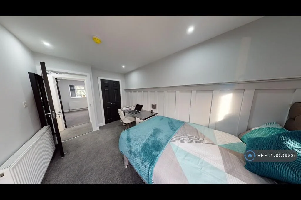 5 bedroom semi-detached house for rent