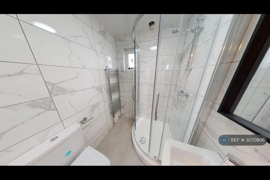 5 bedroom semi-detached house for rent