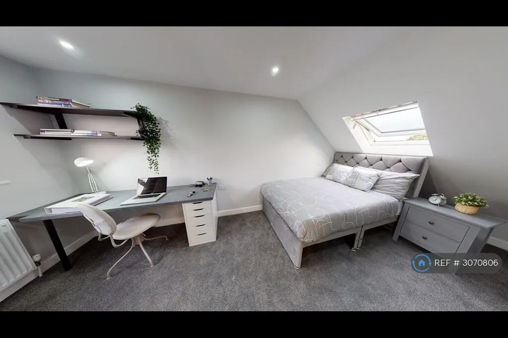 5 bedroom semi-detached house for rent