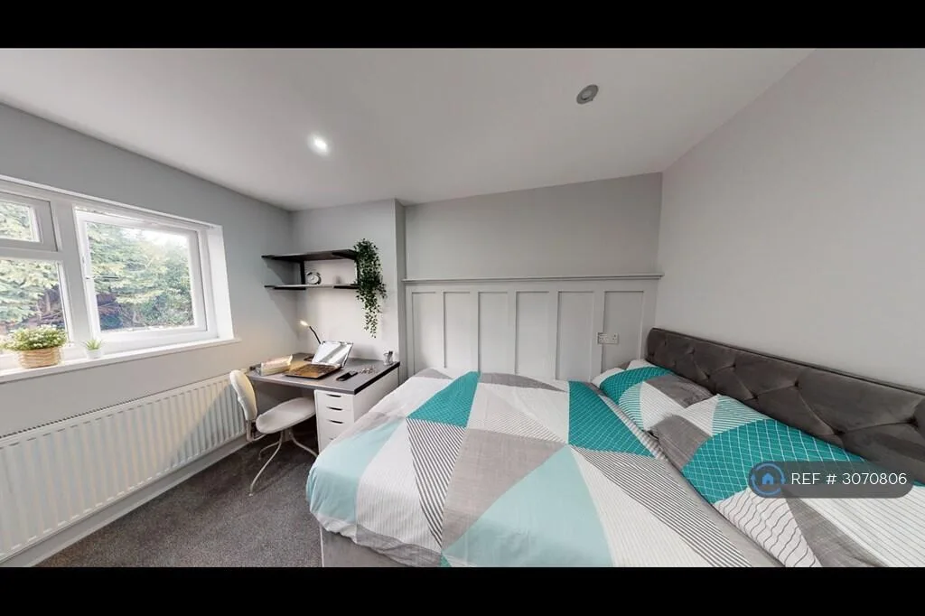 5 bedroom semi-detached house for rent