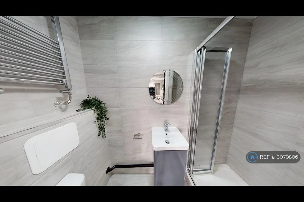 5 bedroom semi-detached house for rent