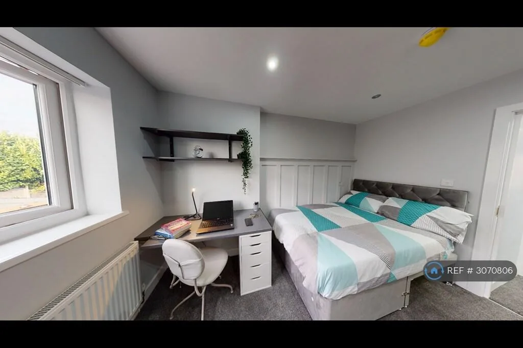 5 bedroom semi-detached house for rent