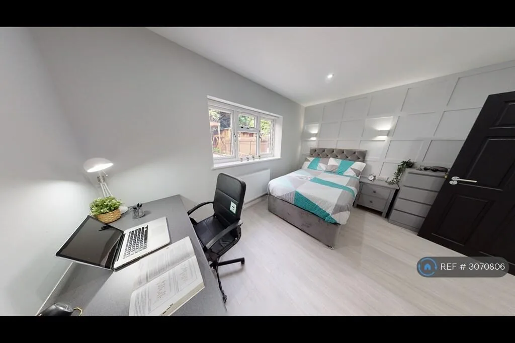 5 bedroom semi-detached house for rent