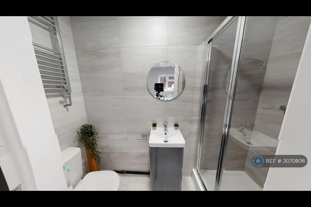 5 bedroom semi-detached house for rent