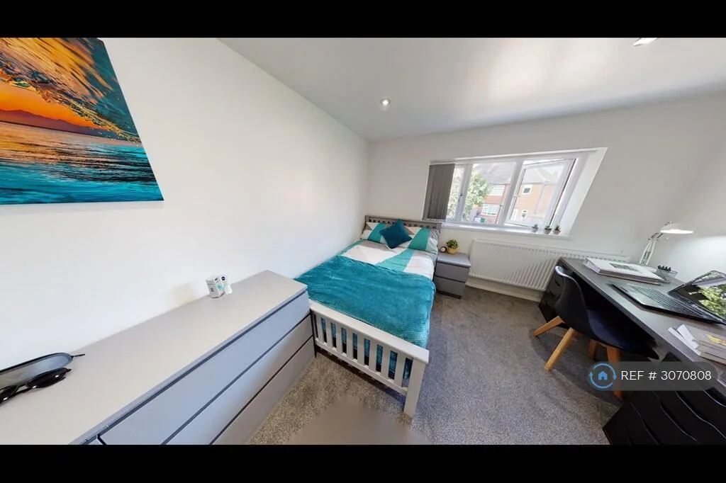 8 bedroom semi-detached house for rent