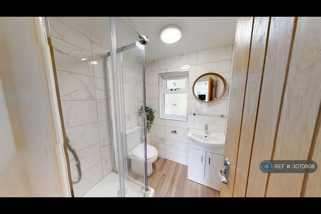 8 bedroom semi-detached house for rent