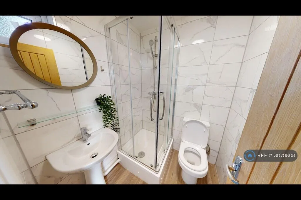 8 bedroom semi-detached house for rent