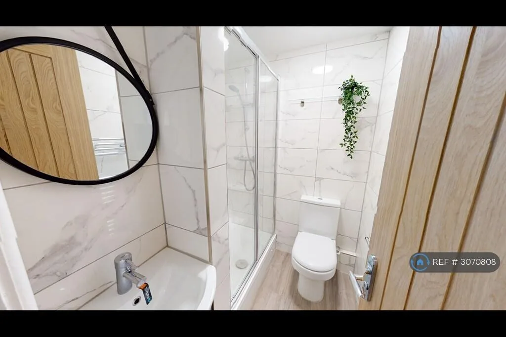 8 bedroom semi-detached house for rent