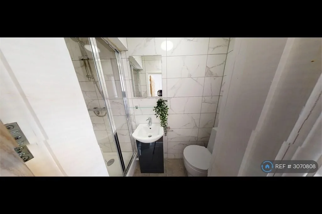 8 bedroom semi-detached house for rent