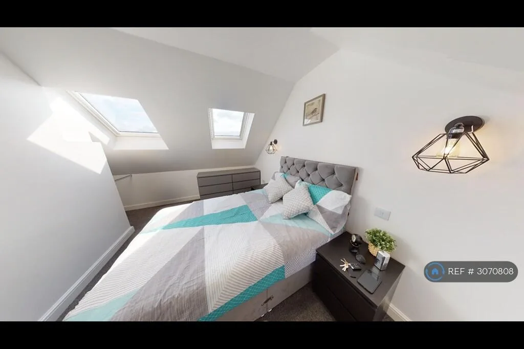 8 bedroom semi-detached house for rent
