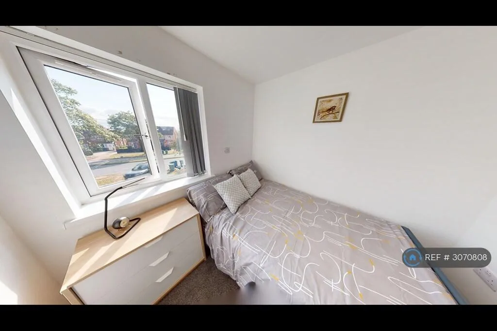 8 bedroom semi-detached house for rent