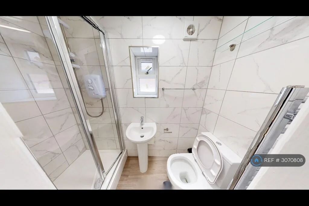 8 bedroom semi-detached house for rent