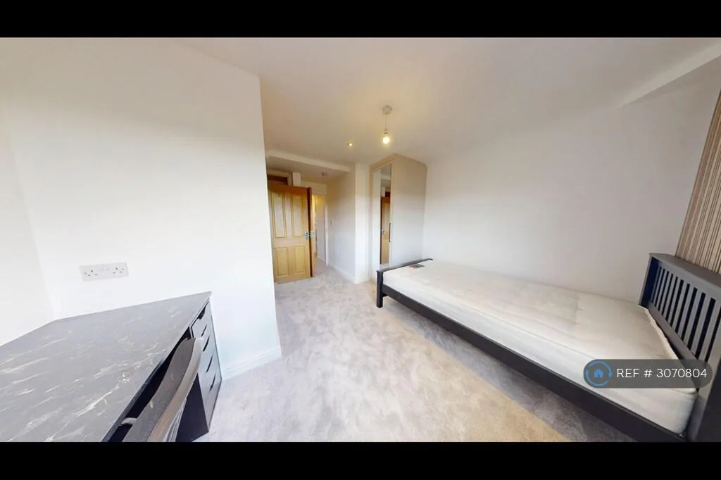 7 bedroom semi-detached house for rent