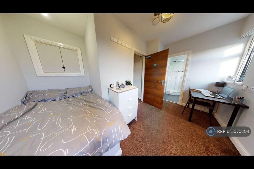 7 bedroom semi-detached house for rent