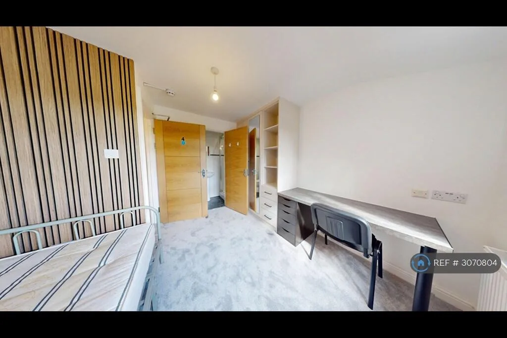 7 bedroom semi-detached house for rent