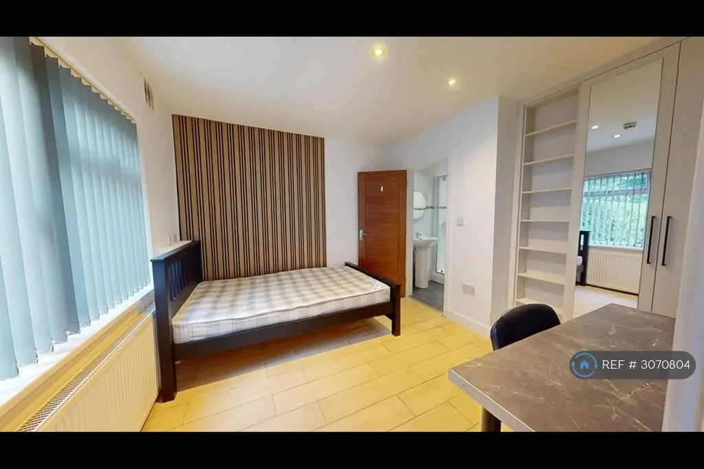 7 bedroom semi-detached house for rent