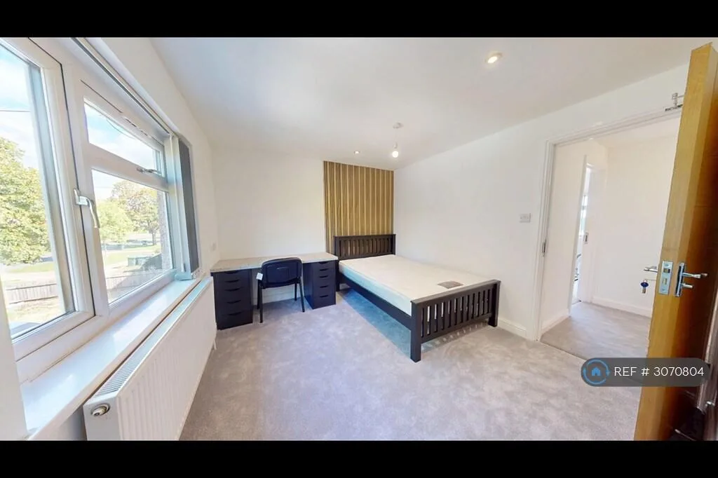 7 bedroom semi-detached house for rent