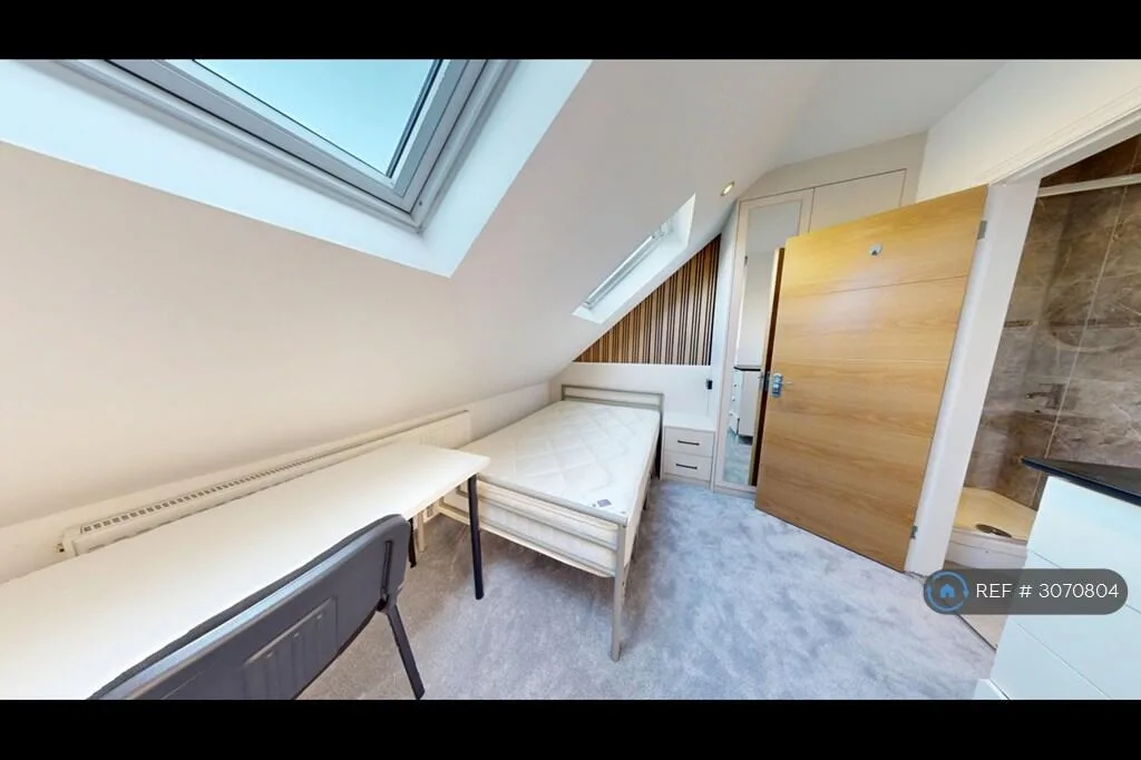 7 bedroom semi-detached house for rent