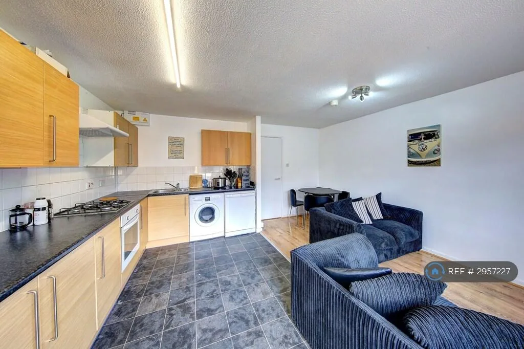 6 bedroom terraced house for rent