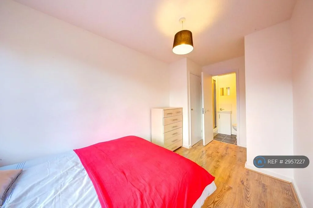 6 bedroom terraced house for rent