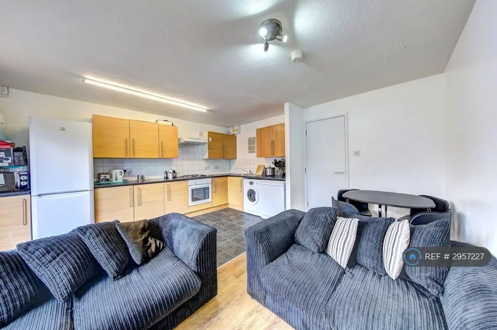 6 bedroom terraced house for rent