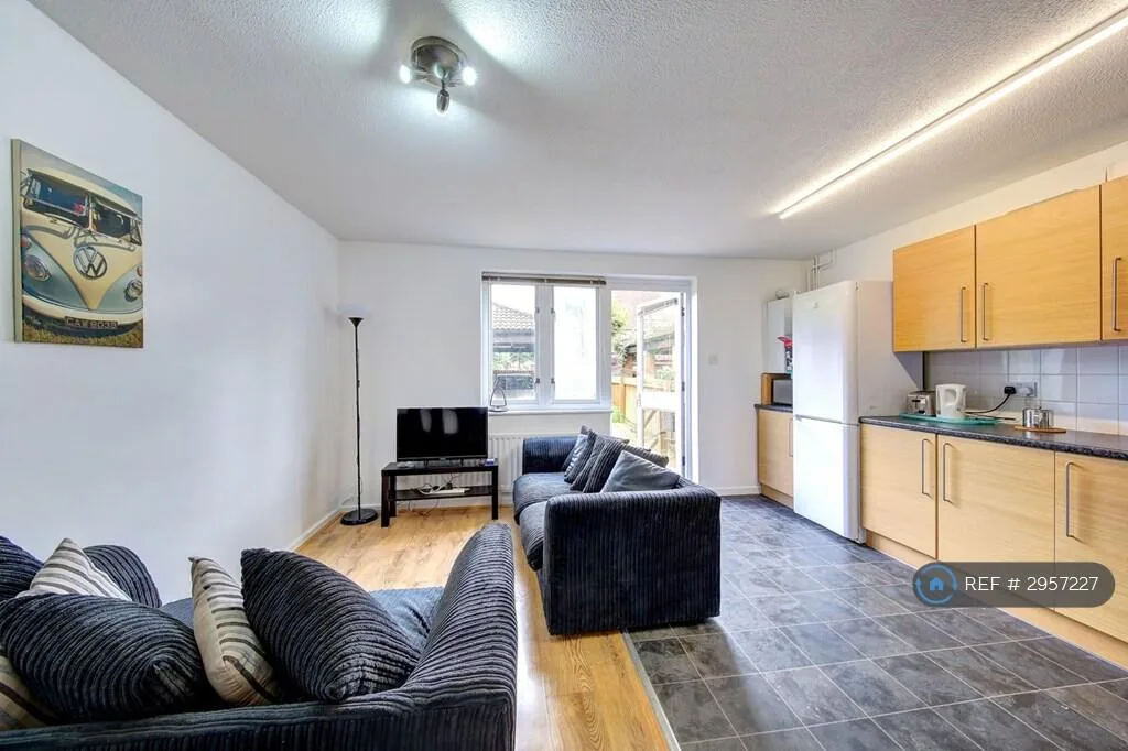 6 bedroom terraced house for rent