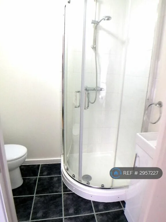6 bedroom terraced house for rent