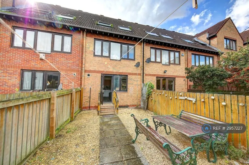 6 bedroom terraced house for rent