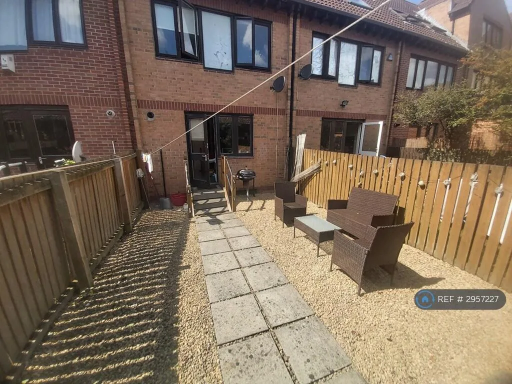 6 bedroom terraced house for rent