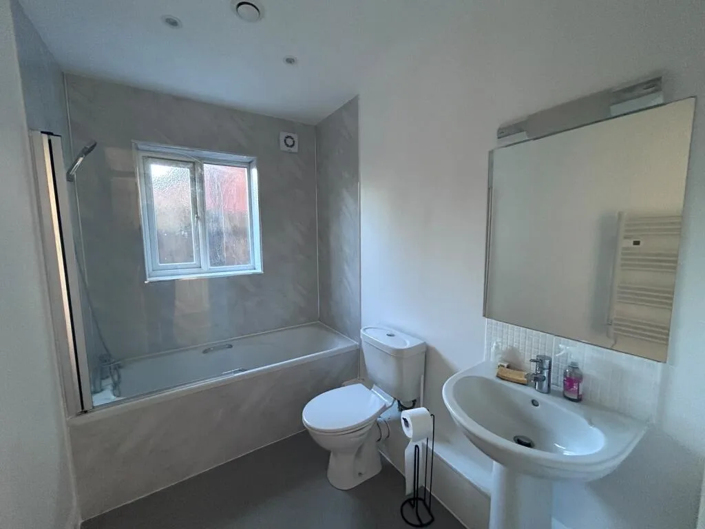 2 bedroom maisonette for rent