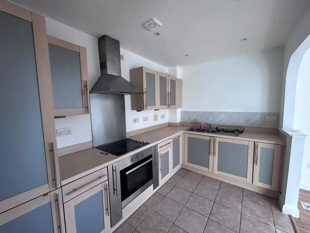 2 bedroom maisonette for rent
