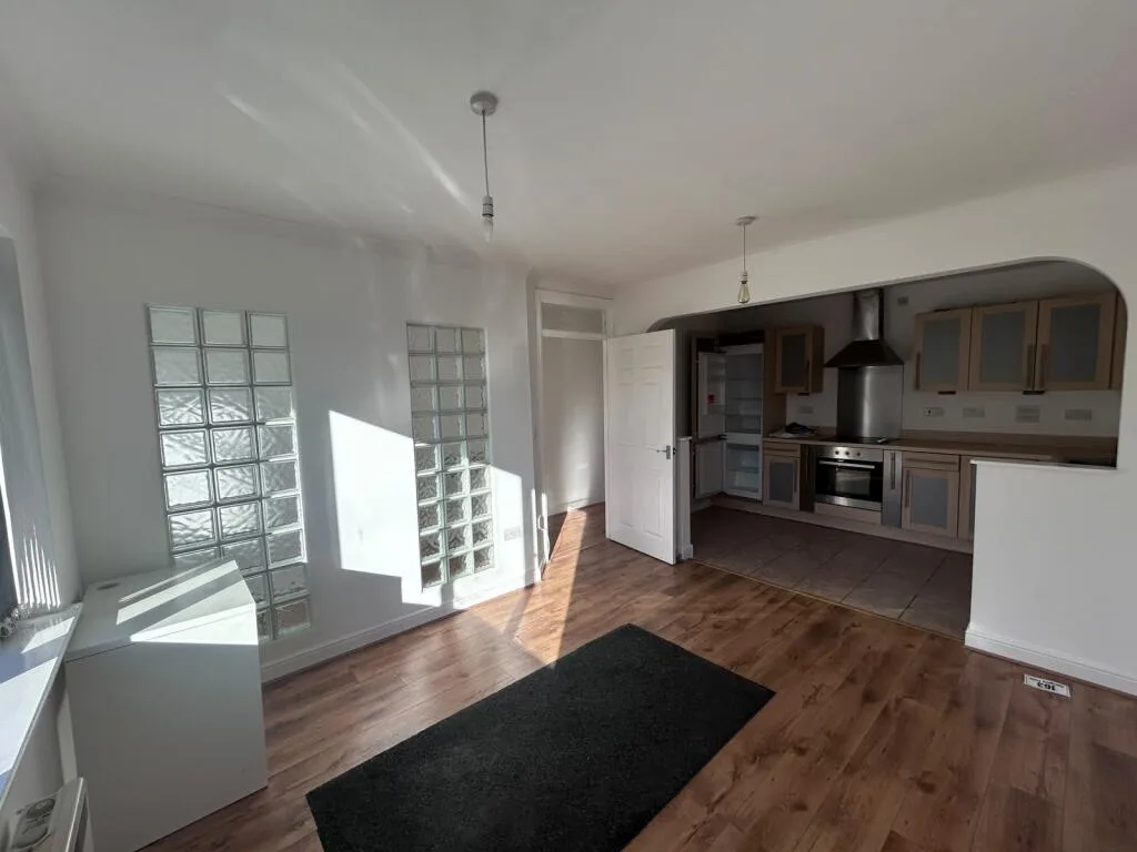 2 bedroom maisonette for rent