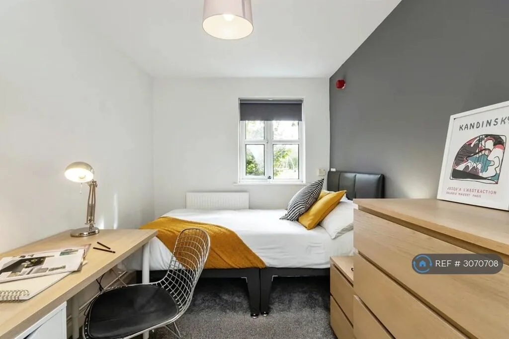 6 bedroom terraced house for rent