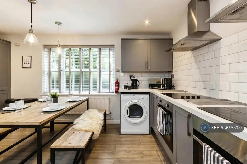 6 bedroom terraced house for rent