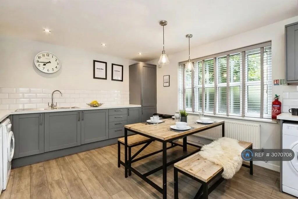 6 bedroom terraced house for rent