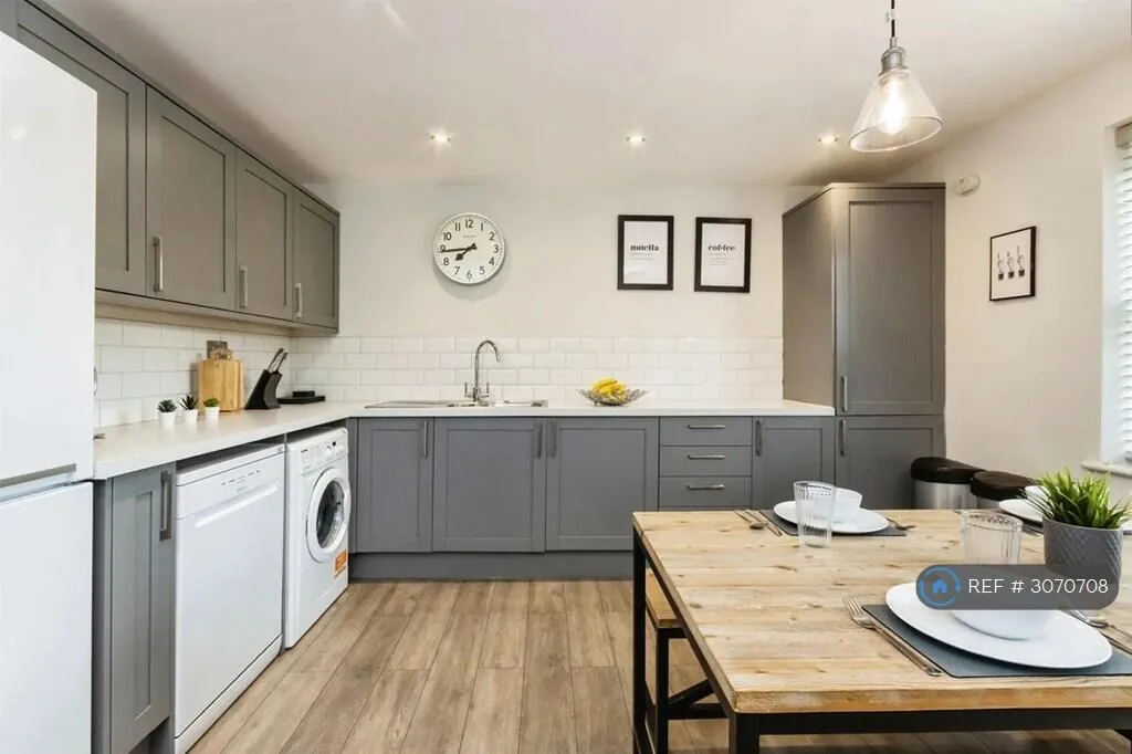 6 bedroom terraced house for rent