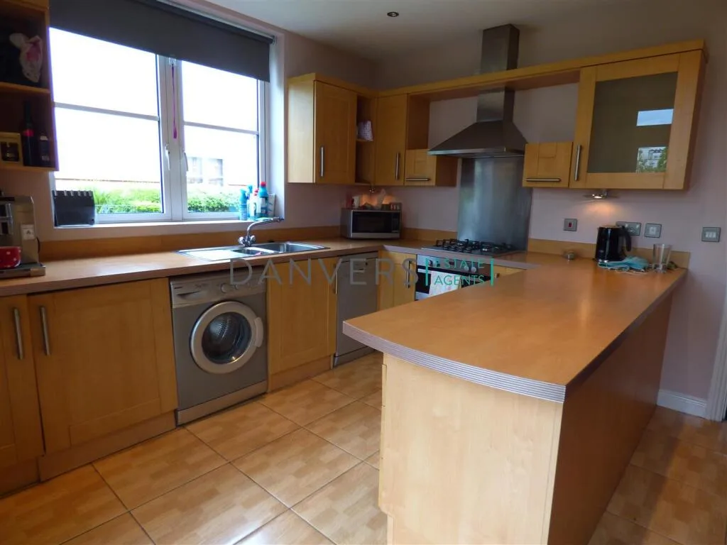 4 bedroom town house for rent