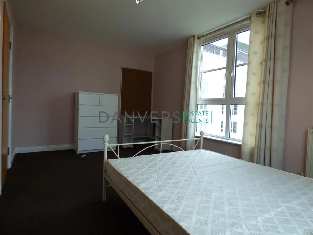 4 bedroom town house for rent