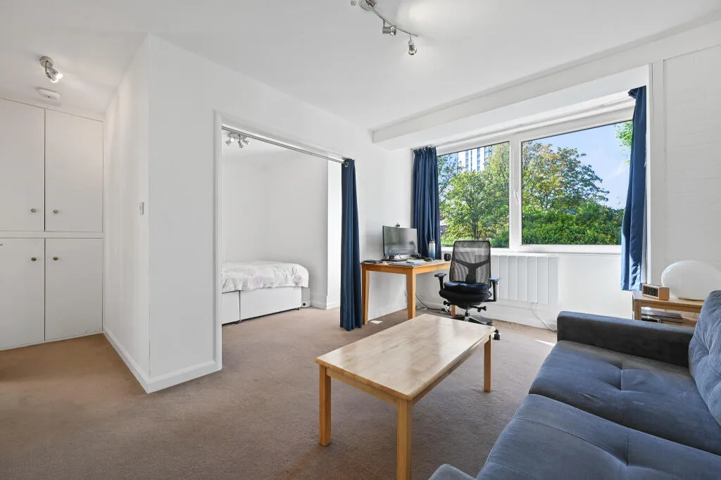 Studio flat for rent