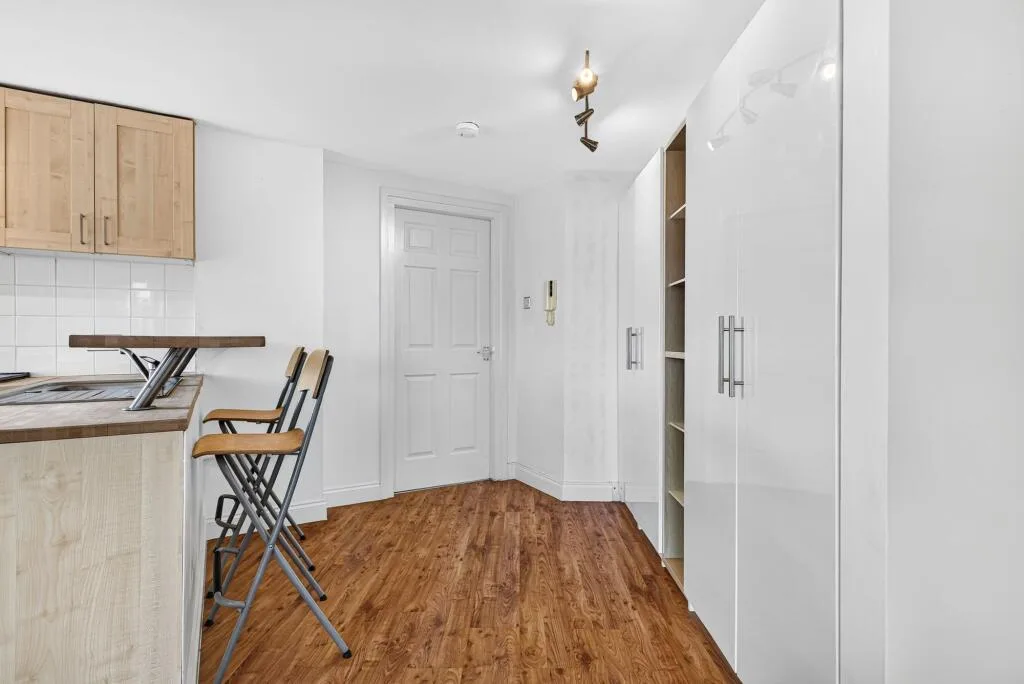 Studio flat for rent