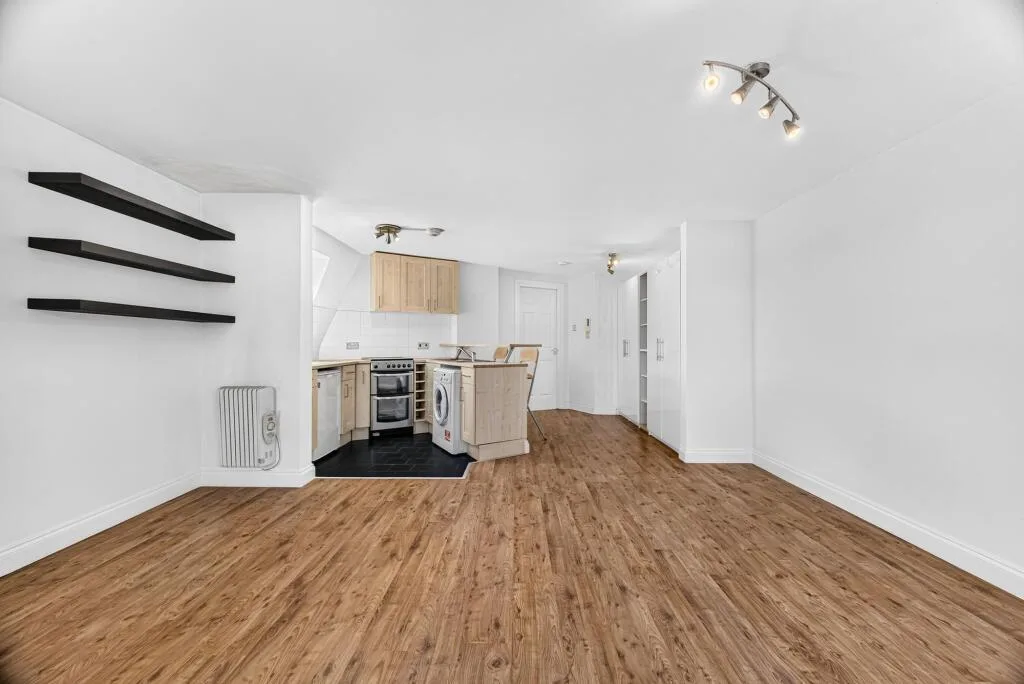 Studio flat for rent