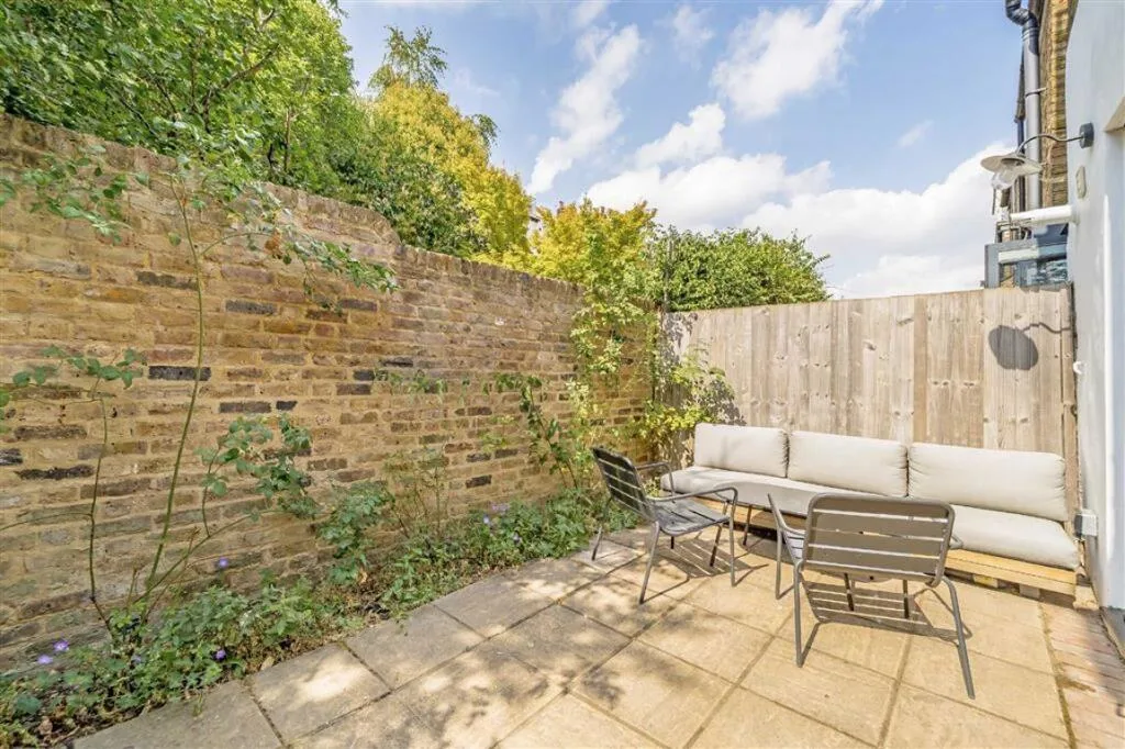 4 bedroom terraced house for rent