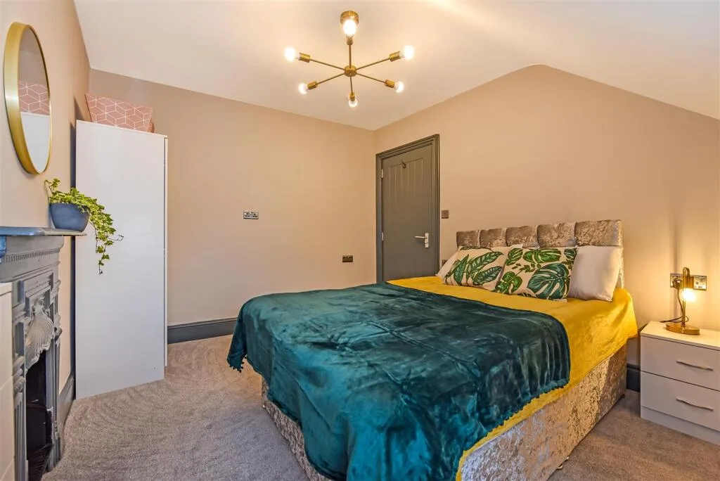 5 bedroom maisonette for rent