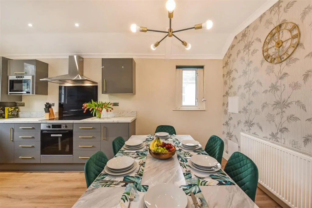 5 bedroom maisonette for rent