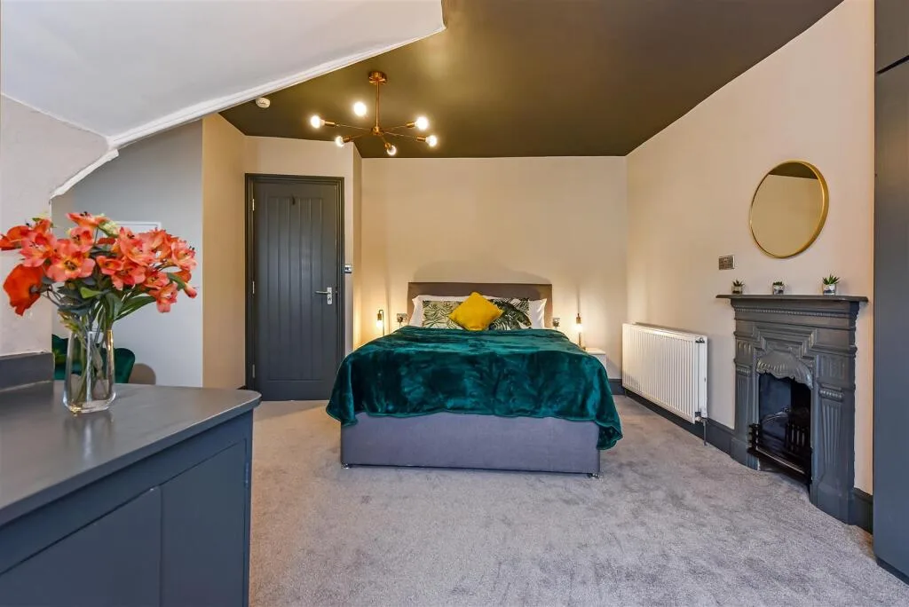 5 bedroom maisonette for rent