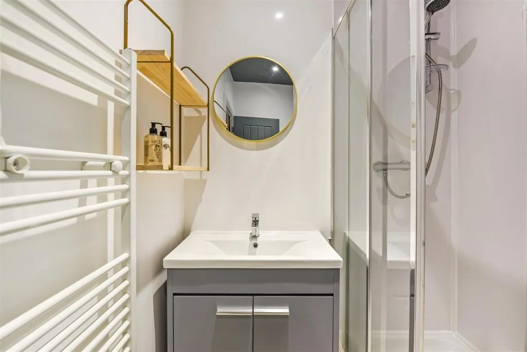 5 bedroom maisonette for rent