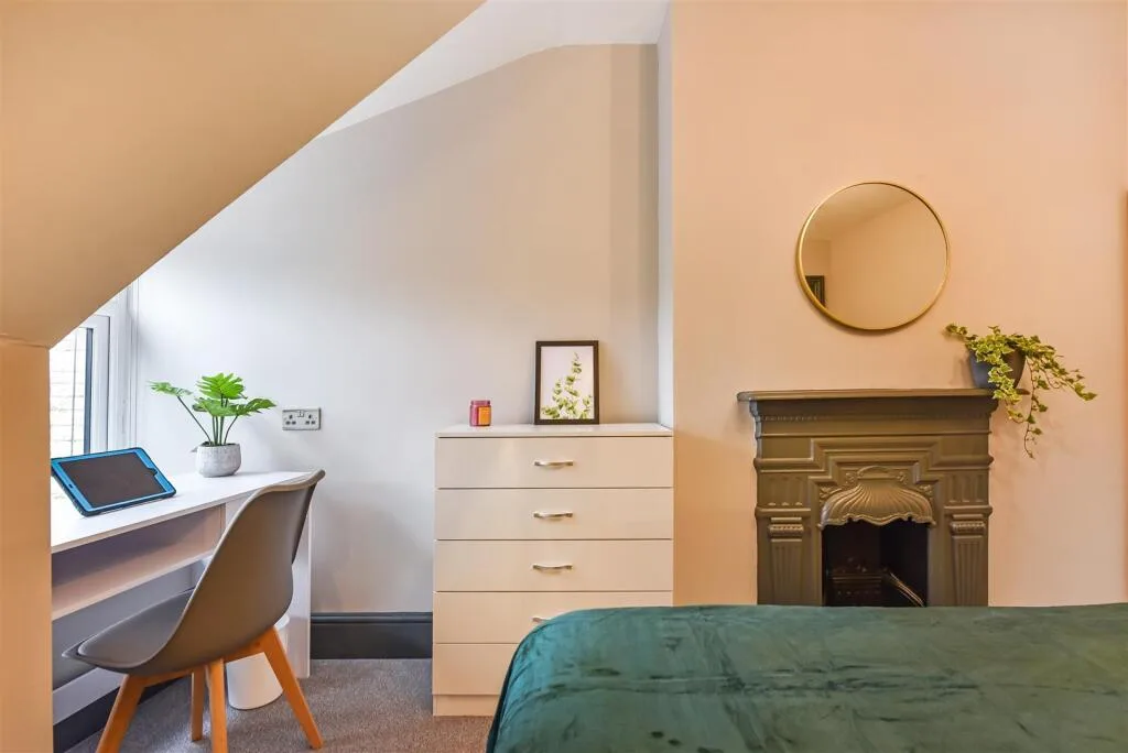5 bedroom maisonette for rent