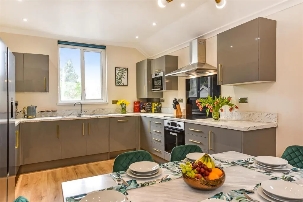 5 bedroom maisonette for rent